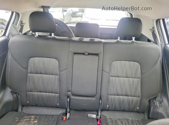 KNDPMCAC3J7417036 2018 KIA SPORTAGE Silver უკანა სავარძლების ხედი