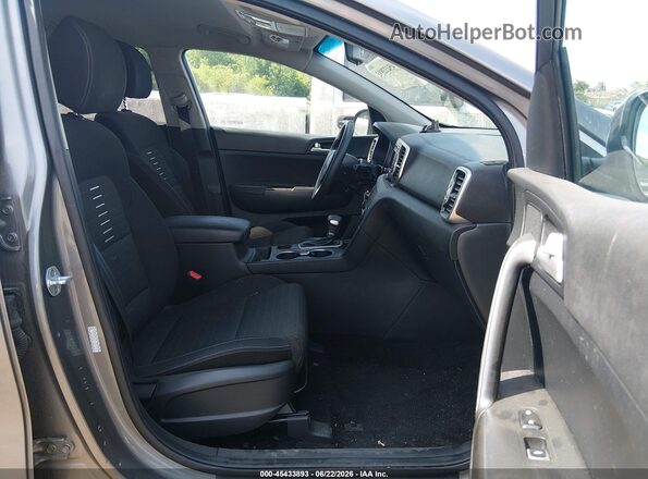 KNDPMCAC4J7378182 2018 KIA SPORTAGE Gray Вид салону спереду