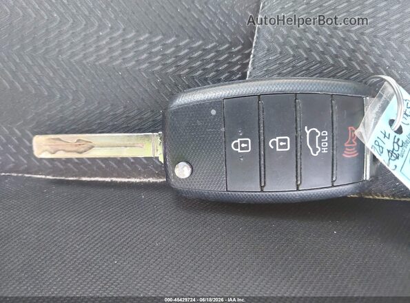 KNDPMCAC5H7067404 2017 KIA SPORTAGE Красный Вид панели приборов