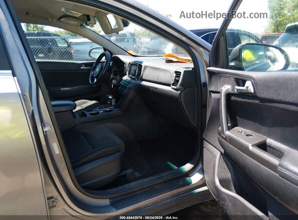 KNDPMCAC5H7235977 2017 KIA SPORTAGE Silver Սալոնի դիմացի տեսք