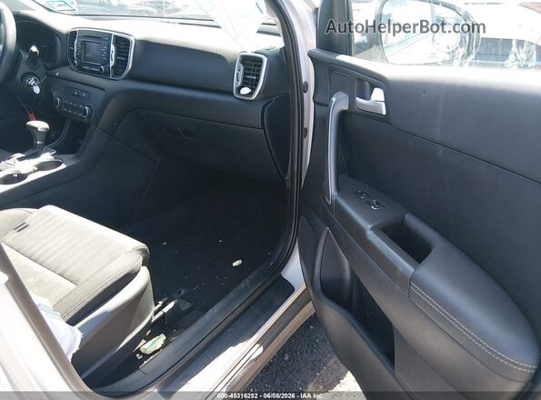 KNDPMCAC5K7507063 2019 KIA SPORTAGE Серебряный Вид салона спереди