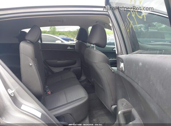 KNDPMCAC6J7331462 2018 KIA SPORTAGE Gray Widok naklejki z numerem VIN