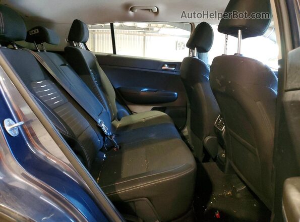 KNDPMCAC6J7401820 2018 KIA SPORTAGE Blue უკანა სალონის ხედი