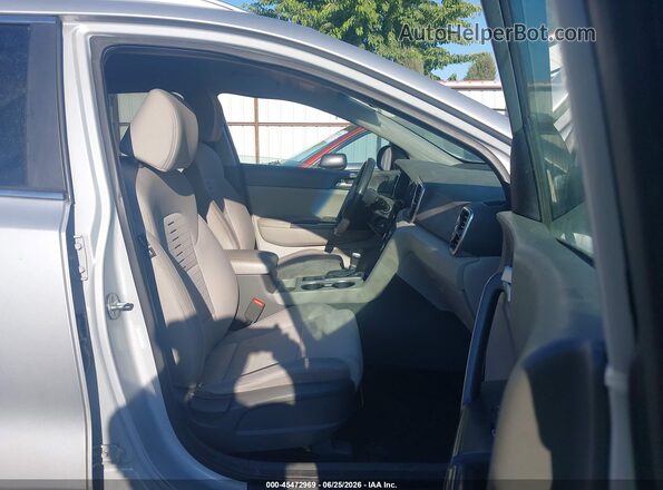KNDPMCAC8J7378296 2018 KIA SPORTAGE Silver Вид салону спереду