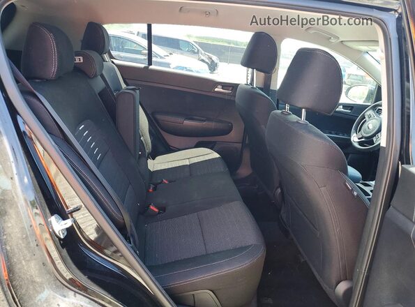 KNDPMCAC8J7473196 2018 KIA SPORTAGE Black Widok tylnych siedzeń