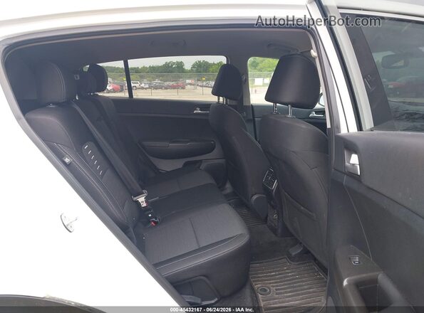 KNDPMCACXJ7426686 2018 KIA SPORTAGE White VIN კოდის სტიკერის ხედი