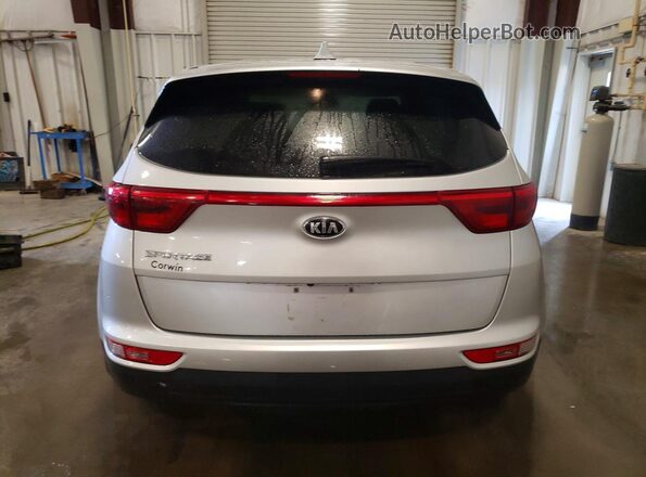 KNDPMCACXJ7448784 2018 KIA SPORTAGE Серебряный Вид сзади
