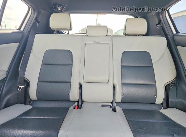 KNDPN3AC2J7466175 2018 KIA SPORTAGE White Rear seats view
