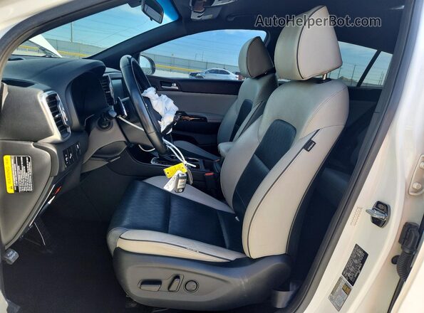 KNDPN3AC2J7466175 2018 KIA SPORTAGE White Front interior view
