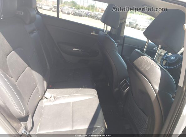 KNDPN3AC3J7300554 2018 KIA SPORTAGE White VIN კოდის სტიკერის ხედი