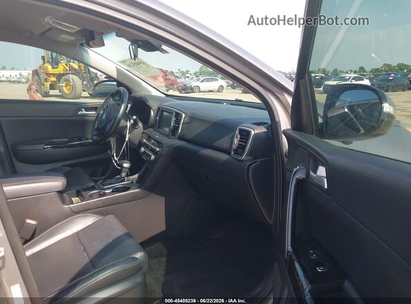 KNDPN3ACXJ7396800 2018 KIA SPORTAGE Silver Вид салону спереду