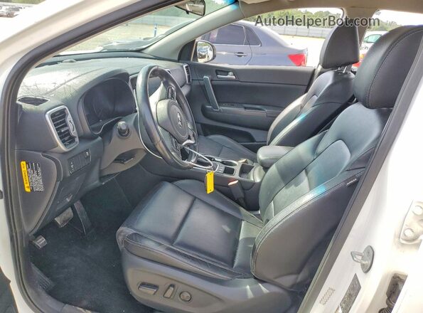 KNDPNCAC5H7049319 2017 KIA SPORTAGE Белый Вид салона спереди