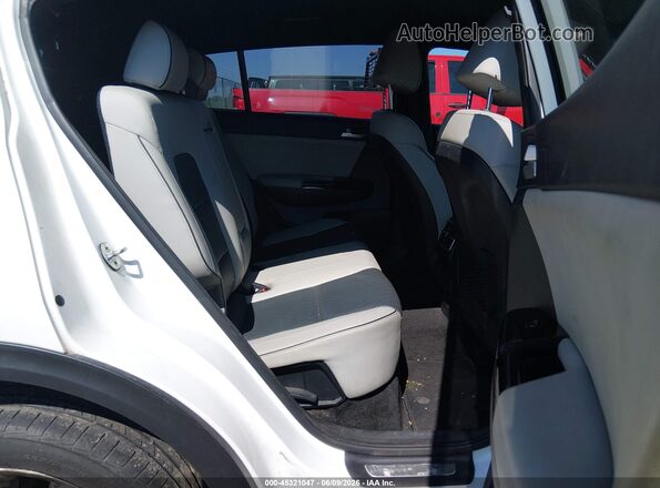 KNDPNCAC7J7397659 2018 KIA SPORTAGE White 
