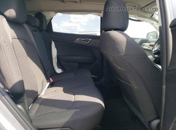 KNDPU3DF0R7319468 2024 KIA SPORTAGE Silver Widok wnętrza z tyłu