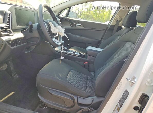 KNDPUCDF0S7352878 2025 KIA SPORTAGE White წინა სალონის ხედი