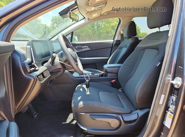 KNDPUCDF1R7297450 2024 KIA SPORTAGE Серый Вид салона спереди