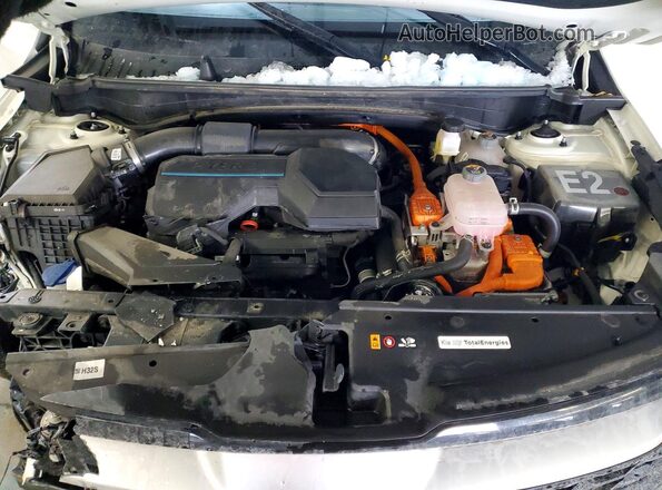 KNDPVCAGXP7111458 2023 KIA SPORTAGE Белый Вид задней части салона