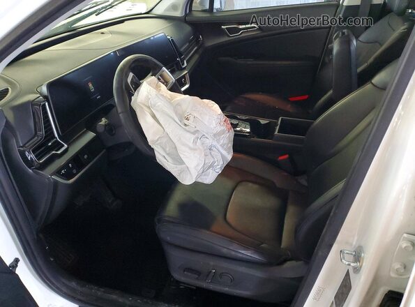 KNDPVCAGXP7111458 2023 KIA SPORTAGE Белый Вид салона спереди