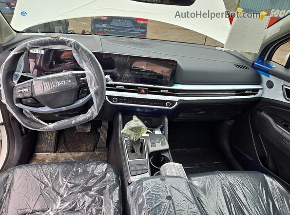 KNDPVCDF8T7481790 2026 KIA SPORTAGE White Dashboard view