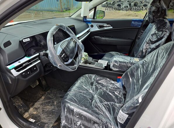 KNDPVCDF8T7481790 2026 KIA SPORTAGE White Front interior view