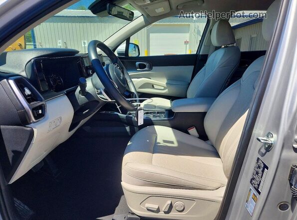 KNDRHDLG3P5210072 2023 KIA SORENTO Silver Widok wnętrza z przodu