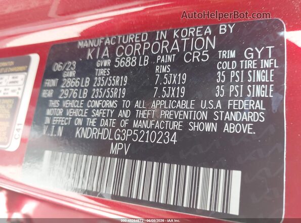KNDRHDLG3P5210234 2023 KIA SORENTO HYBRID Burgundy Vista del compartimento del motor