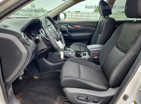 KNMAT2MT0HP597696 2017 NISSAN ROGUE Silver Вид салону спереду