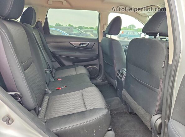 KNMAT2MT0HP597696 2017 NISSAN ROGUE Silver Вид задньої частини салону