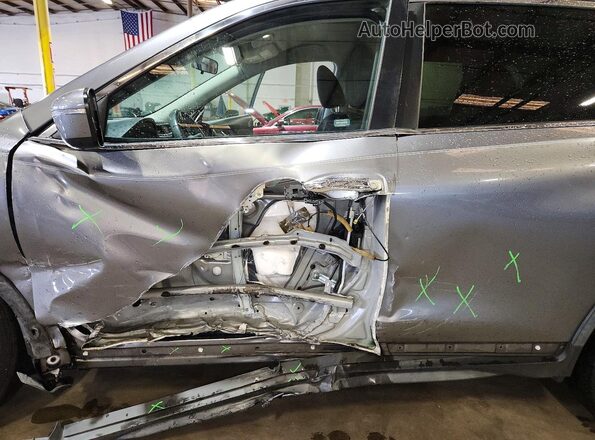 KNMAT2MT0HP613377 2017 NISSAN ROGUE Gray Front interior view