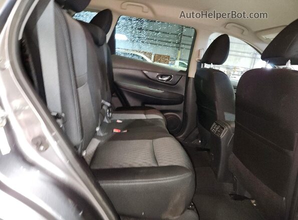 KNMAT2MT0HP613377 2017 NISSAN ROGUE Gray Rear interior view