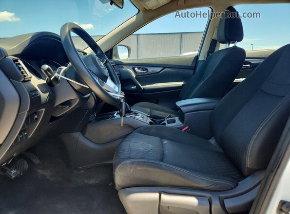KNMAT2MT0JP622957 2018 NISSAN ROGUE White Widok wnętrza z przodu