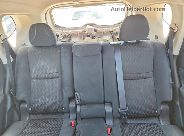 KNMAT2MT0JP622957 2018 NISSAN ROGUE White Widok tylnych siedzeń