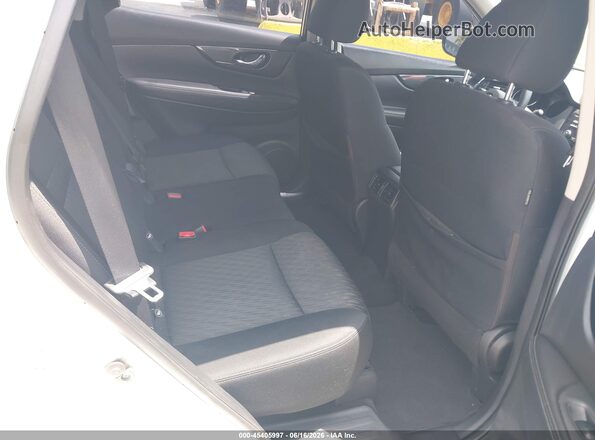 KNMAT2MT1HP518844 2017 NISSAN ROGUE White 