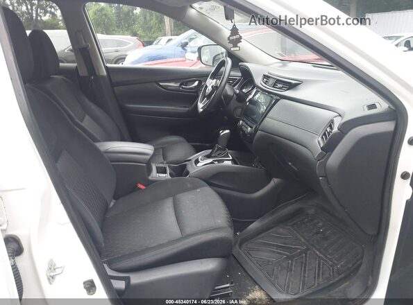 KNMAT2MT1HP537989 2017 NISSAN ROGUE Silver Widok wnętrza z przodu