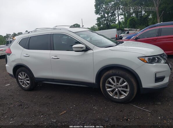 KNMAT2MT1HP537989 2017 NISSAN ROGUE Silver Widok wnętrza z tyłu