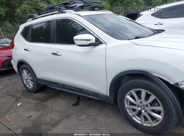 KNMAT2MT1HP544733 2017 NISSAN ROGUE White Widok wnętrza z tyłu