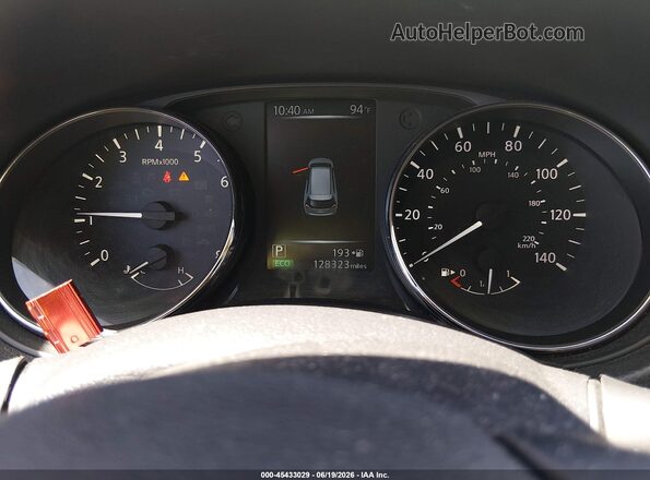KNMAT2MT1HP608303 2017 NISSAN ROGUE White Հետևի նստատեղերի տեսք