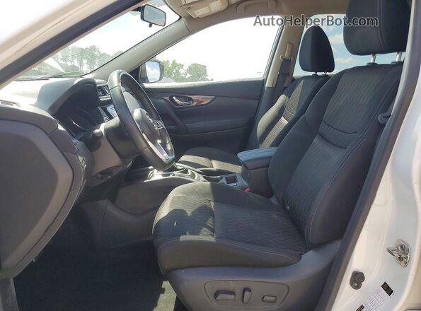 KNMAT2MT1JP553325 2018 NISSAN ROGUE White Front interior view