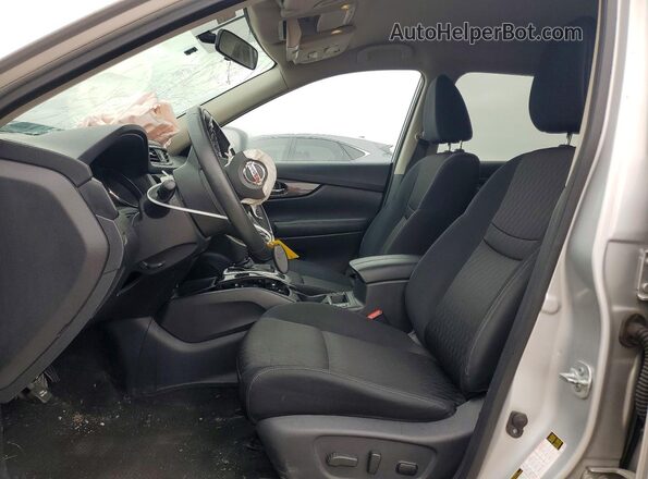 KNMAT2MT2HP550623 2017 NISSAN ROGUE Silver 