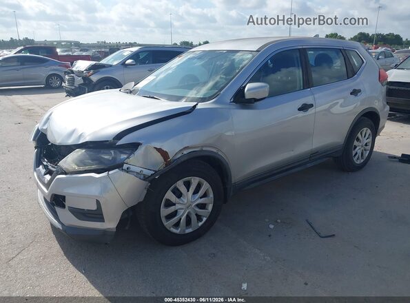 KNMAT2MT2HP558026 2017 NISSAN ROGUE Silver Vista tres cuartos delantera izquierda