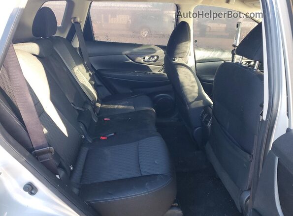 KNMAT2MT3HP527254 2017 NISSAN ROGUE Silver Rear seats view