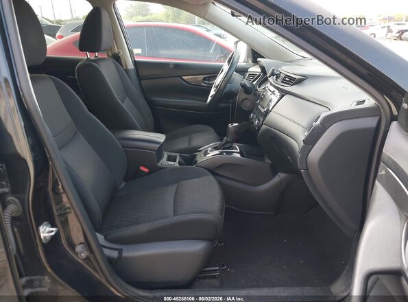 KNMAT2MT3HP610103 2017 NISSAN ROGUE Черный Вид салона спереди