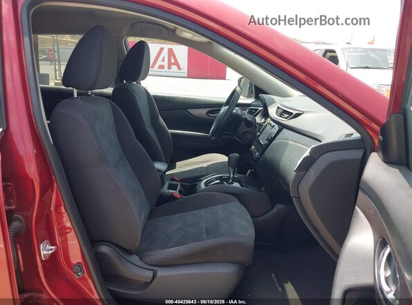 KNMAT2MT4GP668011 2016 NISSAN ROGUE Red Front interior view