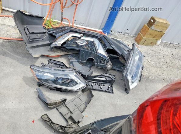 KNMAT2MT4HP511502 2017 NISSAN ROGUE Black 