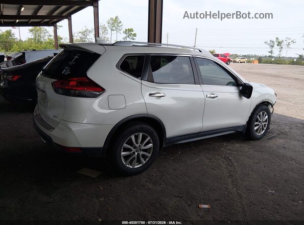 KNMAT2MT4HP527800 2017 NISSAN ROGUE Белый Вид задней части салона