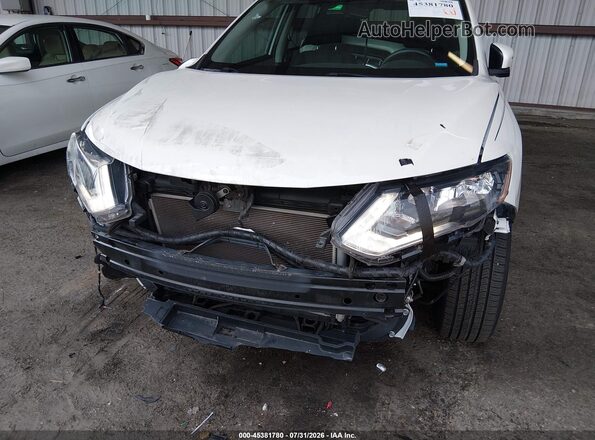 KNMAT2MT4HP527800 2017 NISSAN ROGUE Белый Вид спереди