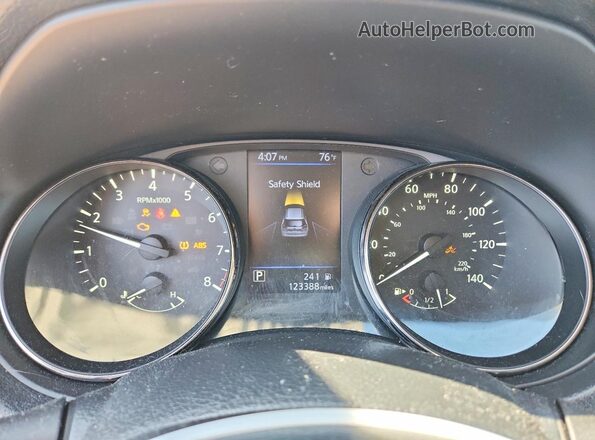 KNMAT2MT4JP609998 2018 NISSAN ROGUE Silver 