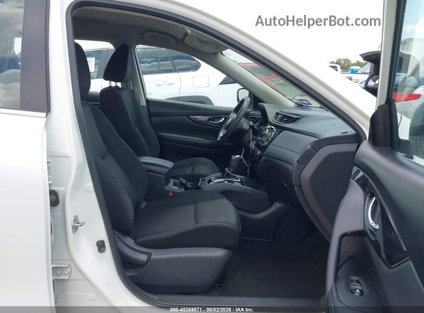 KNMAT2MT5HP532665 2017 NISSAN ROGUE White Вид салону спереду