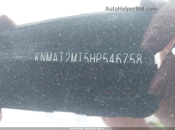 KNMAT2MT5HP546758 2017 NISSAN ROGUE White Vista del compartimento del motor