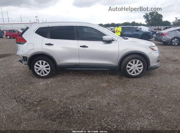 KNMAT2MT5HP557596 2017 NISSAN ROGUE Silver 360 interior view